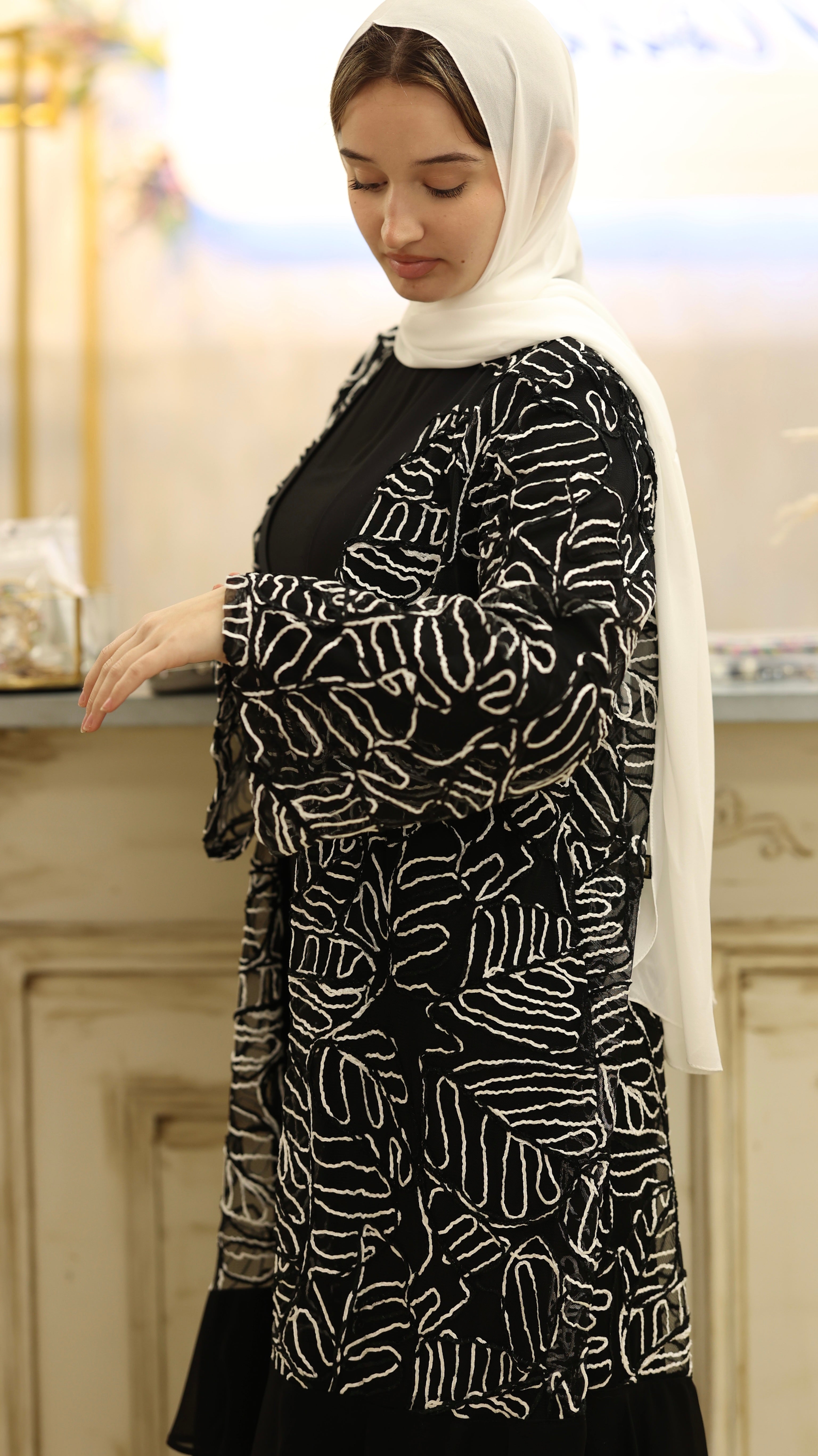 Noir Blossom Abaya