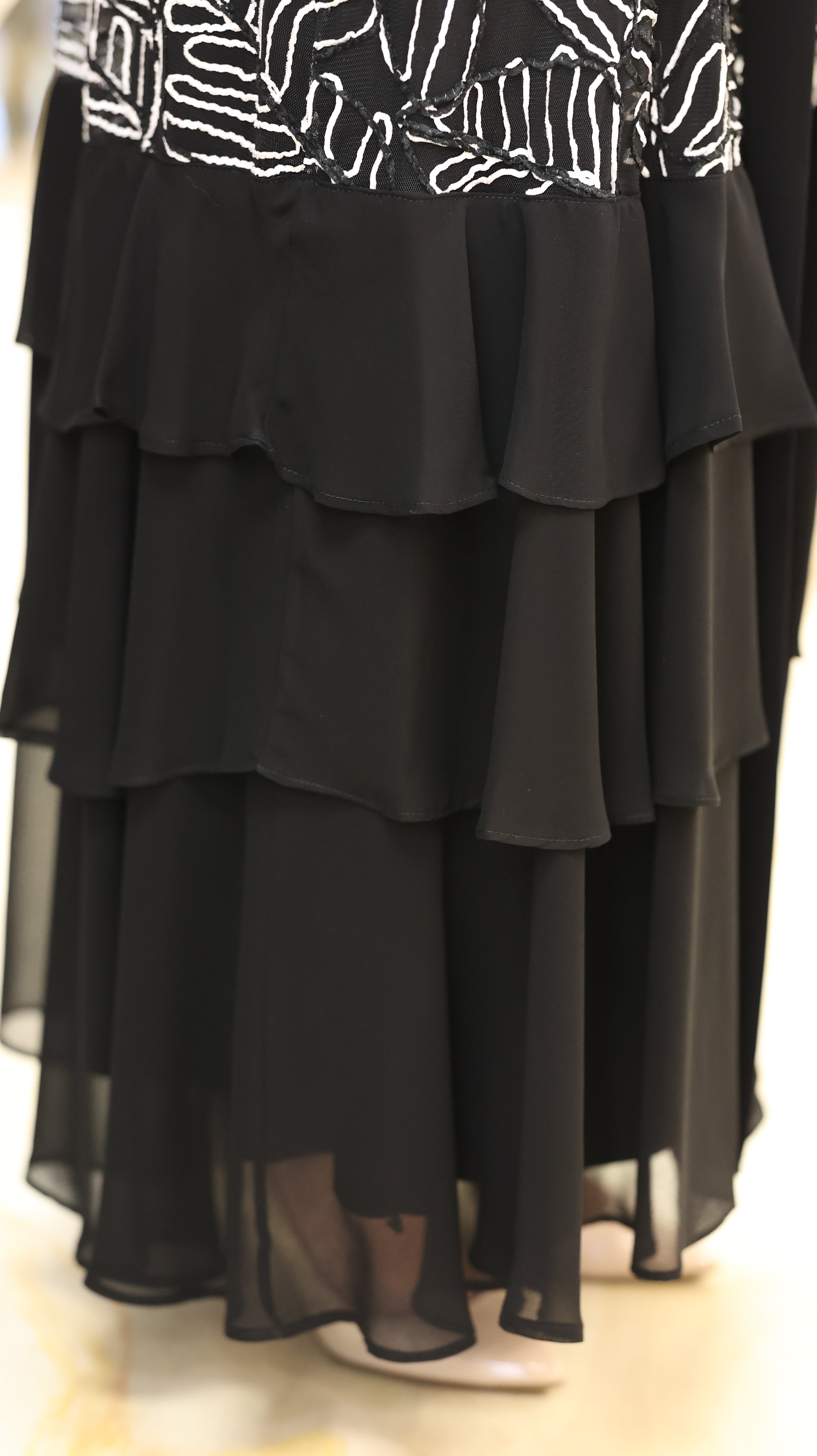 Noir Blossom Abaya